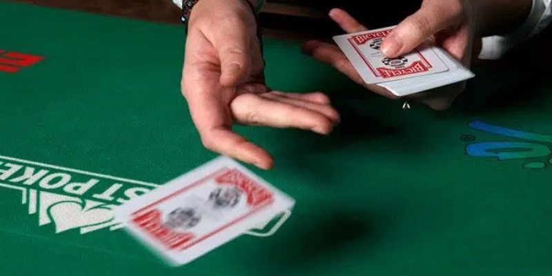 Chia Bài Poker - 7 Lưu Ý Dành Cho Anh Em Khi Tham Gia
